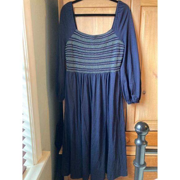 Boden | Rosamund Smocked Long Sleeve Midi Dress w/ pockets | Size 12 - Picture 2 of 6